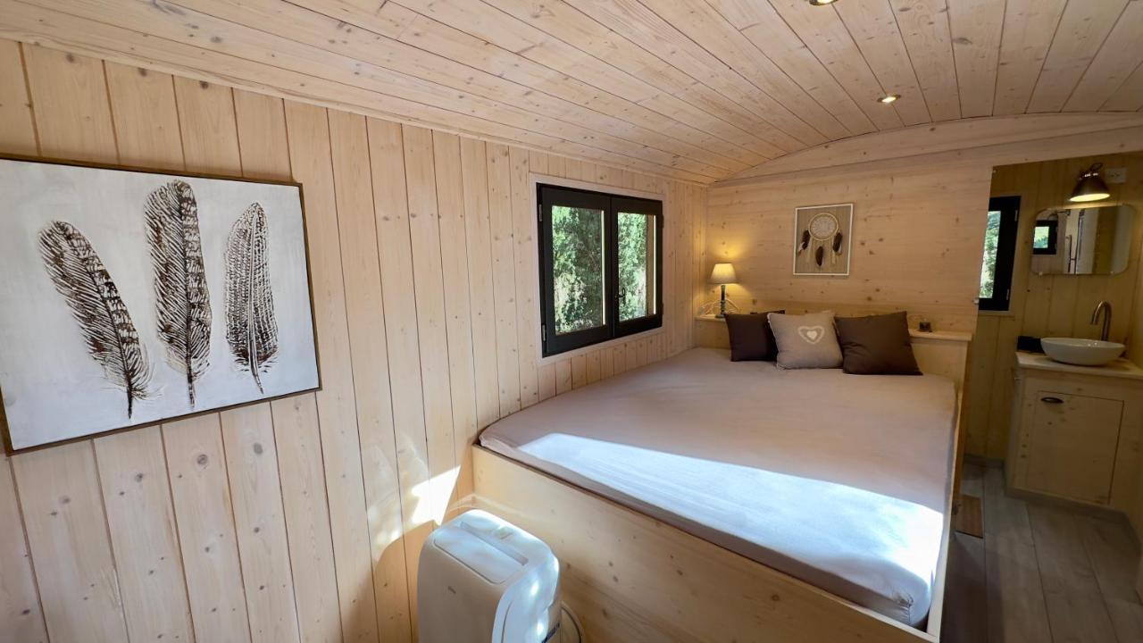 Hotel Superbe Roulotte De Charme Bagnols-en-Forêt Exterior foto