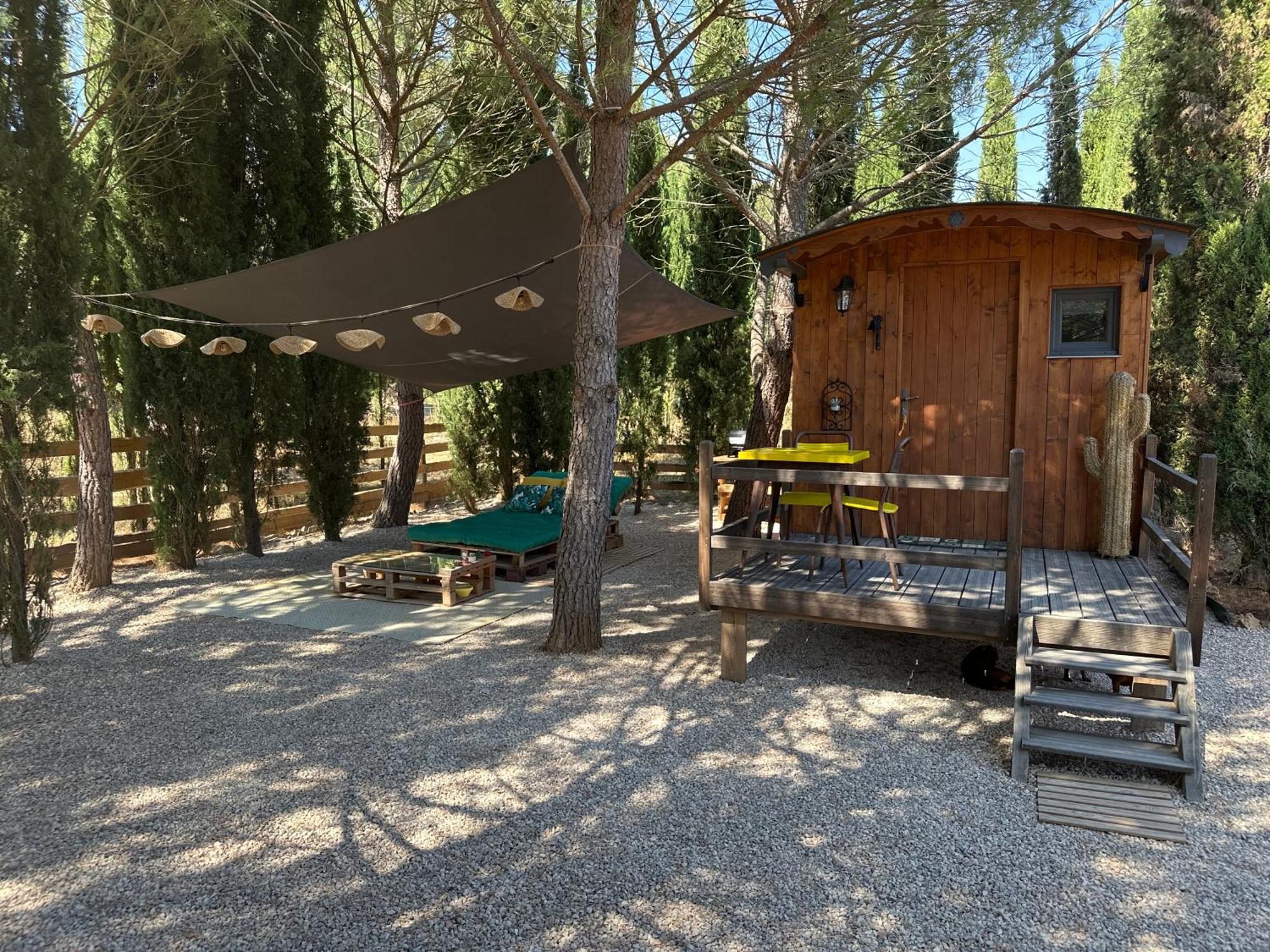 Hotel Superbe Roulotte De Charme Bagnols-en-Forêt Exterior foto
